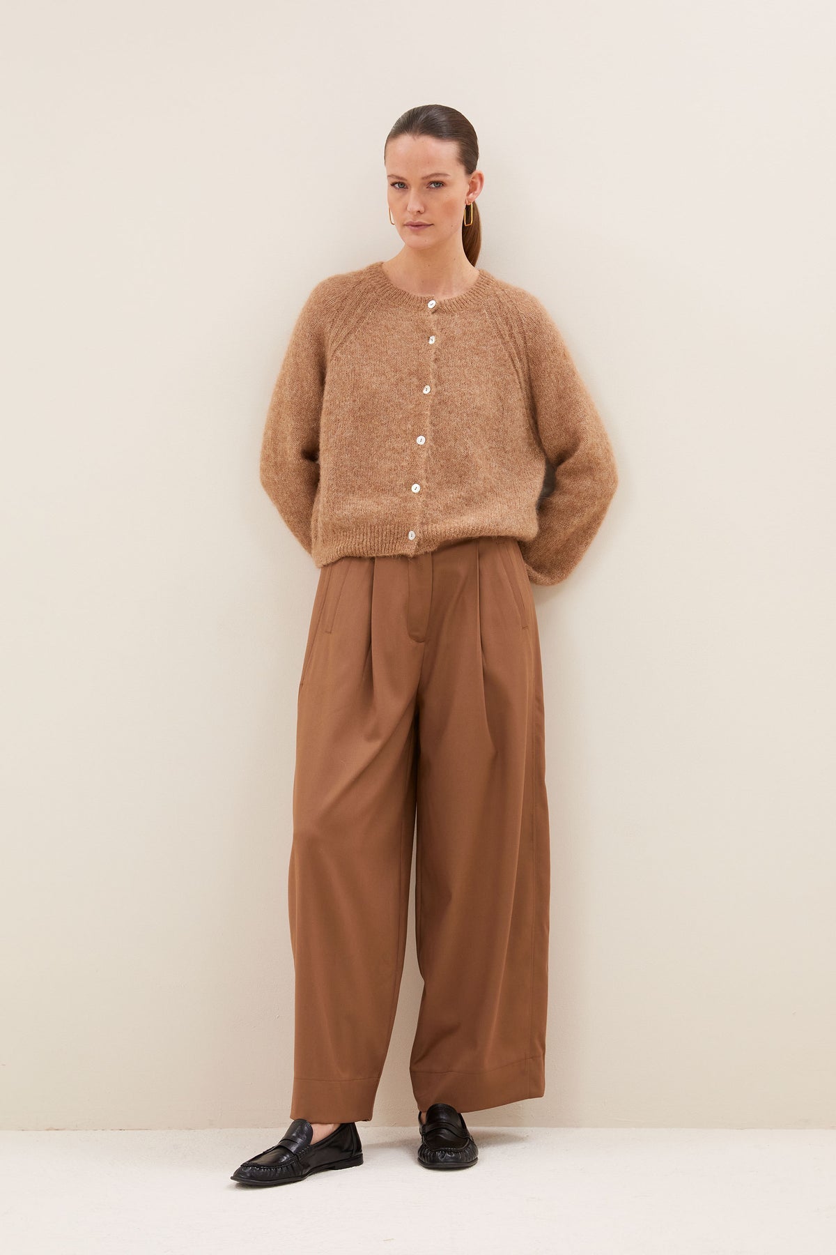 Pantalon de vestir holgado camel BY BAR