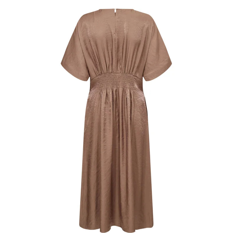 Vestido midi con cintura fruncida y manga corta NUMPH