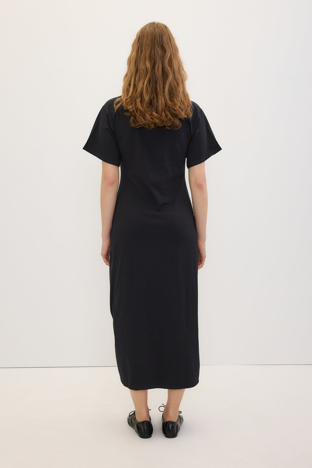 Vestido midi de manga corta con abertura lateral