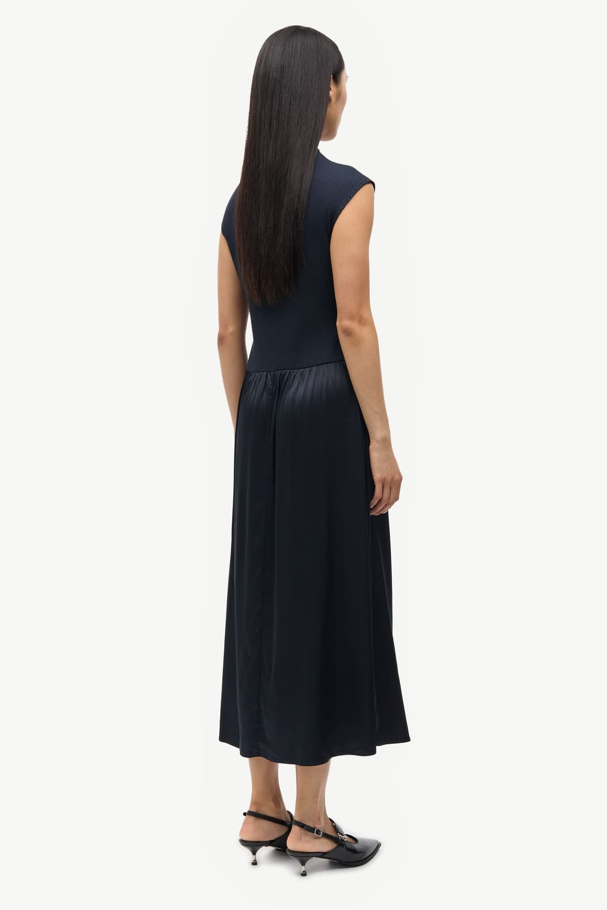 Vestido midi de punto y satén